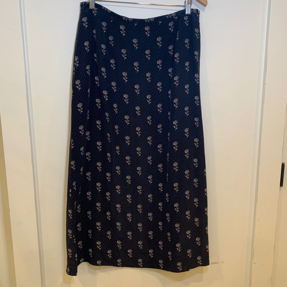 VTG Laura Ashley 12 100% Silk Floral Cottagecore Dark Academia Midi Skirt flowy - Picture 6 of 6